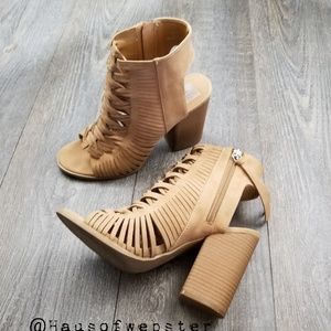 [Dolce Vita] tan cutout peep toe booties